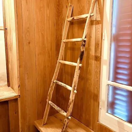 La Tour Du Marche * Allanche