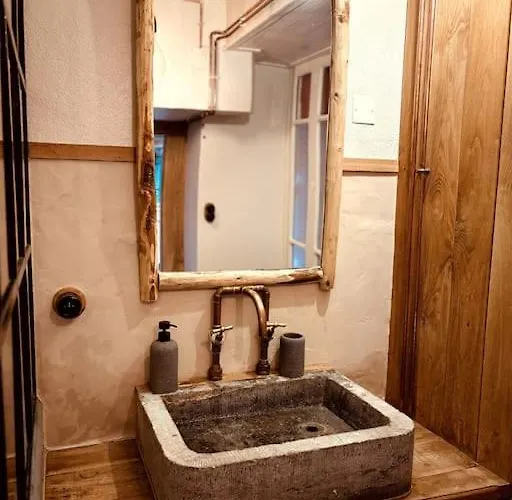 La Tour Du Marché Allanche